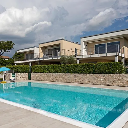 Villa Julia - Regarda Travel