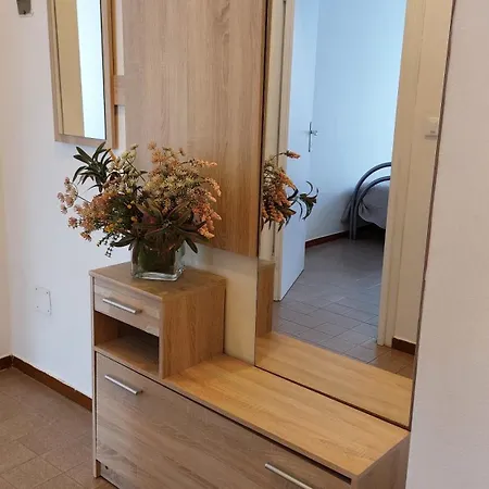 Apartment Primula - A 50 M Dal *