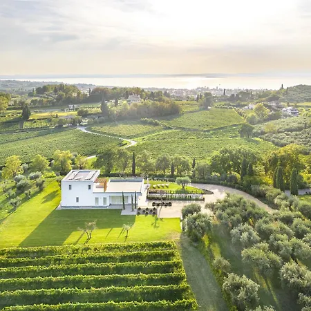 Angelina Villa Lazise