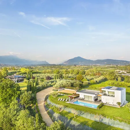 Angelina Villa Lazise