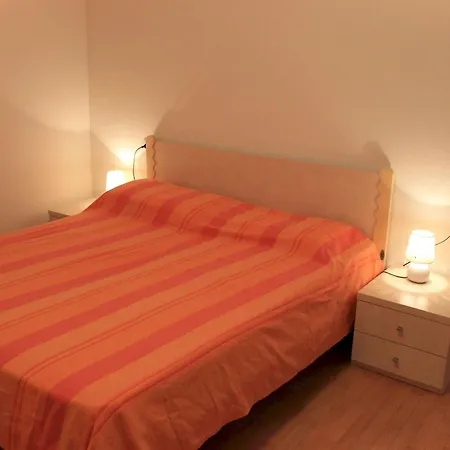 With Nicely Decorated Interior Near Garda Holiday home Lazise
