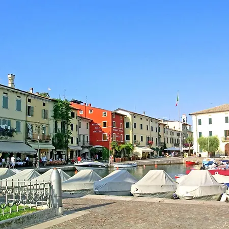With Nicely Decorated Interior Near Garda Holiday home Lazise