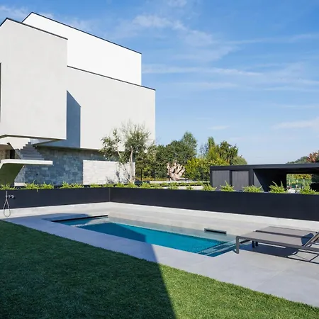 Greghe-lusso Con Piscina
