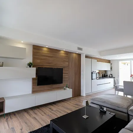 41 Holiday home *