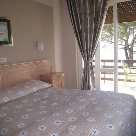 Esperia Hotel 2*