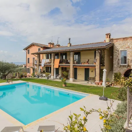 • Di Garda Piscina, Parcheggio Apartment