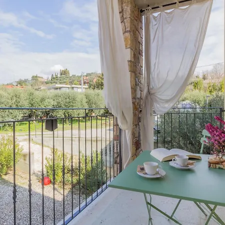 • Di Garda Piscina, Parcheggio Apartment Lazise
