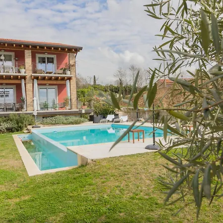• Di Garda Piscina, Parcheggio Apartment