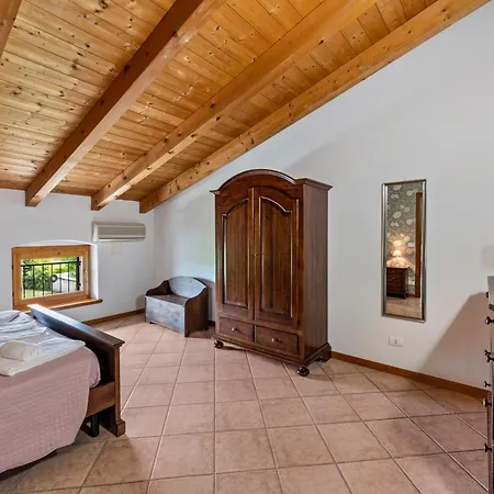 Colombare Teboi Trilo Apartment Lazise