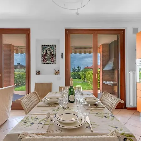 Serenity With Swimming Pool, Solarium And Bbq Holiday home *