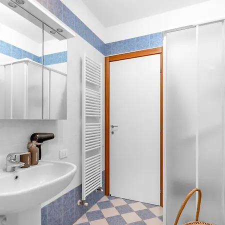 Serenity With Swimming Pool, Solarium And Bbq Holiday home Lazise