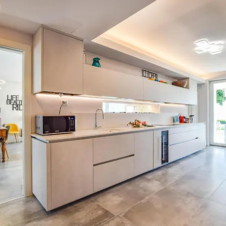 Beautiful In With Kitchenette