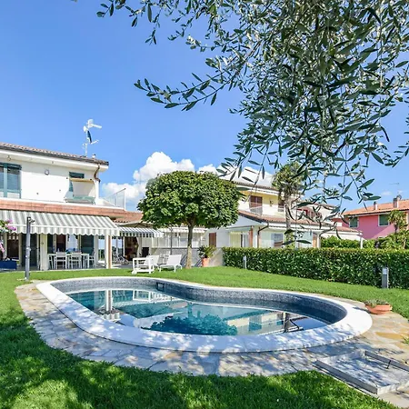 Beautiful In With Kitchenette Holiday home *