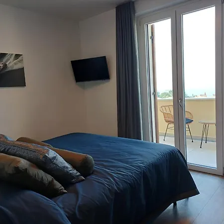 Doris Villa *