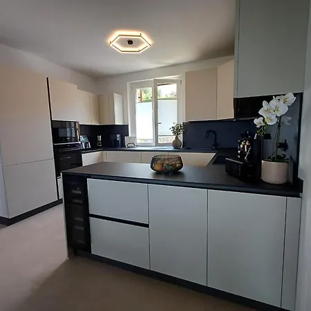Doris Villa *
