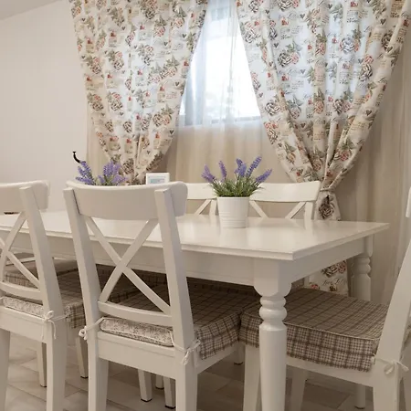 Maxikris Apartment *