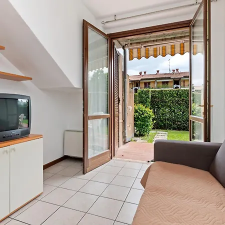 Holiday home Vibrant In With Swimming Pool Near 2 Lakes Lazise