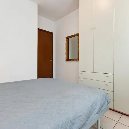 Vibrant In With Swimming Pool Near 2 Lakes *