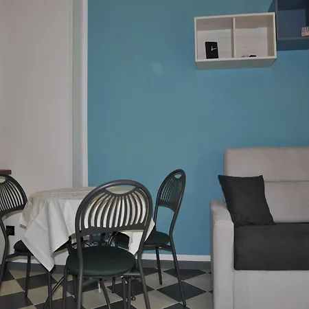 Vibrant In With Swimming Pool Near 2 Lakes Holiday home *