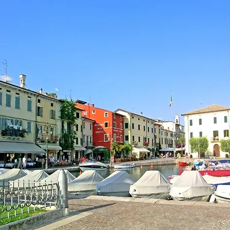 Holiday home Vibrant In With Swimming Pool Near 2 Lakes Lazise