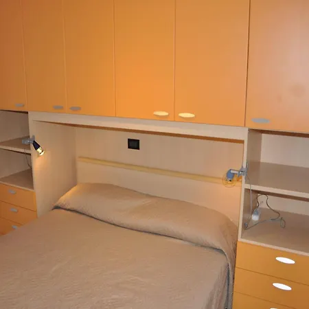 Holiday home Vibrant In With Swimming Pool Near 2 Lakes Lazise