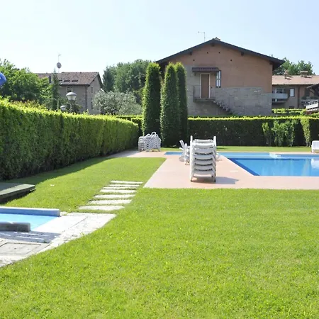 Vibrant In With Swimming Pool Near 2 Lakes *