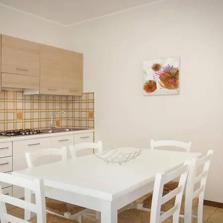 Rosa Bourbon Apartment