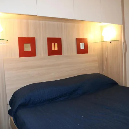 Holiday home Enticing In With Swimming Pool Lazise