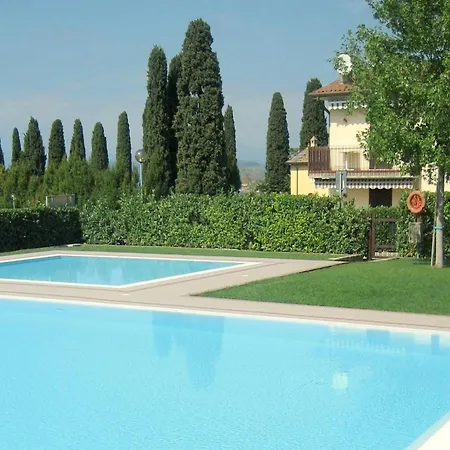 Holiday home Enticing In With Swimming Pool