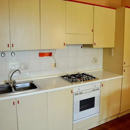 Holiday home Enticing In With Swimming Pool *