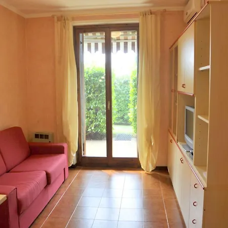 Holiday home Enticing In With Swimming Pool Lazise