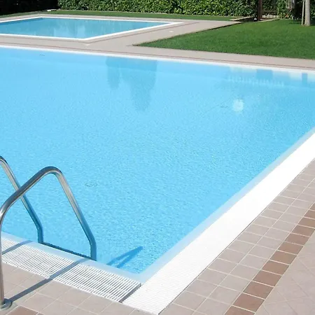Enticing In With Swimming Pool *