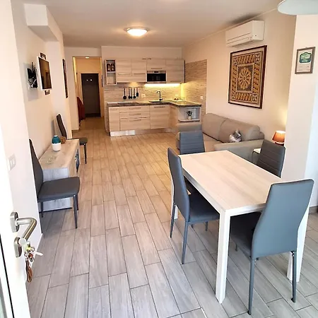 Trilocale Pool - Al Glicine Apartment