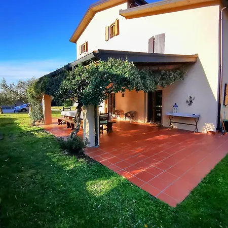 Casa Ghirlanda Con Piscina E Campo Da Tennis Apartment *