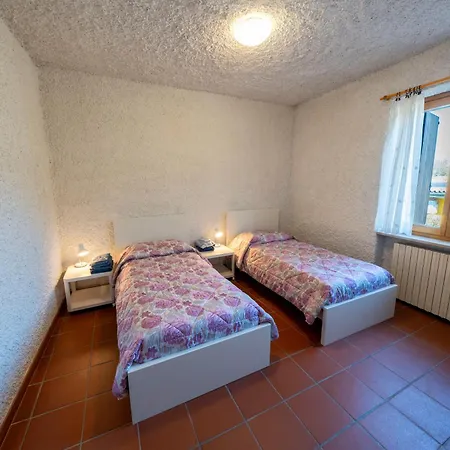 Casa Ghirlanda Con Piscina E Campo Da Tennis Apartment Lazise
