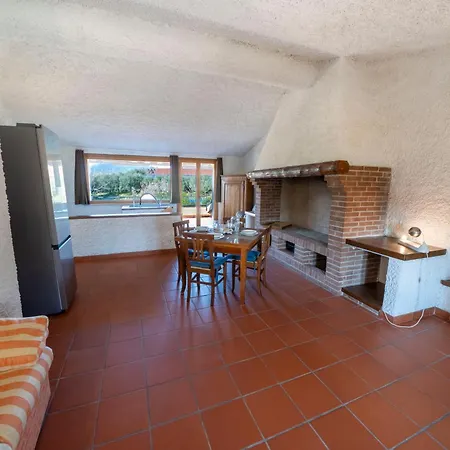 Casa Ghirlanda Con Piscina E Campo Da Tennis Apartment *