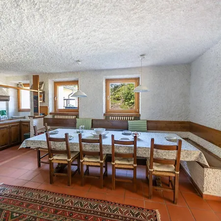 Casa Ghirlanda Con Piscina E Campo Da Tennis Apartment *