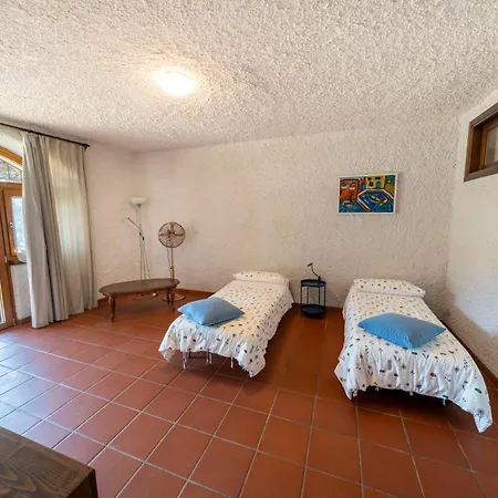 Casa Ghirlanda Con Piscina E Campo Da Tennis Apartment