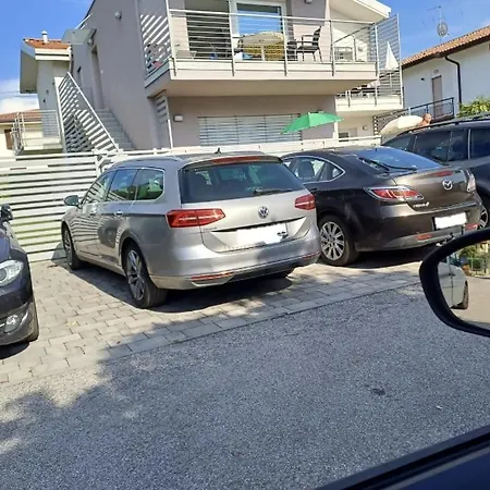 Arenanuovo Moderno Con Piscina Apartment