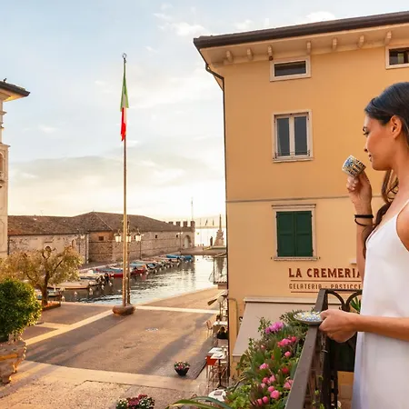 Apartment The Mansion Of Countess Rizzardi On Garda