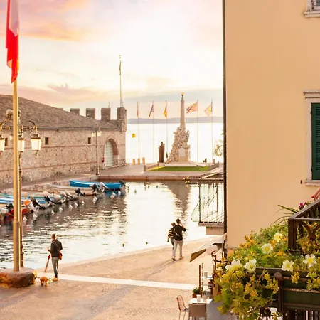 The Mansion Of Countess Rizzardi On Garda Apartment *