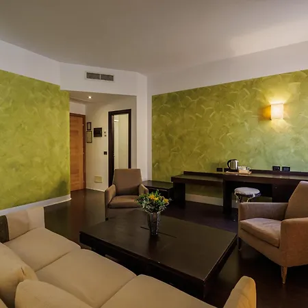 Grotta Hotel 3*