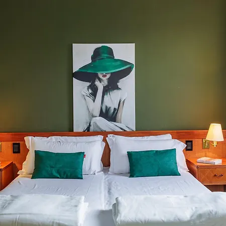 Grotta Hotel 3*
