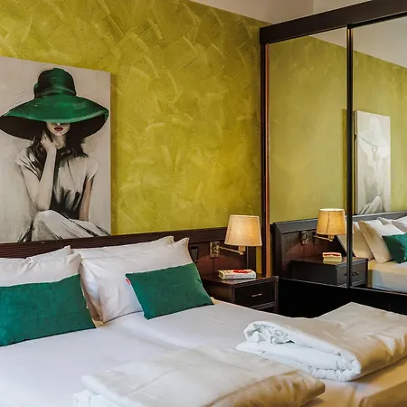Grotta Hotel 3*