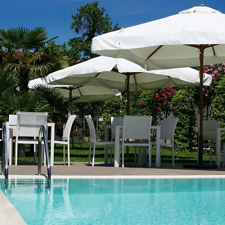 Affittacamere Vialeromadodici Rooms&apartments 3*