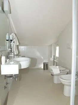 Vialeromadodici Rooms&apartments Affittacamere