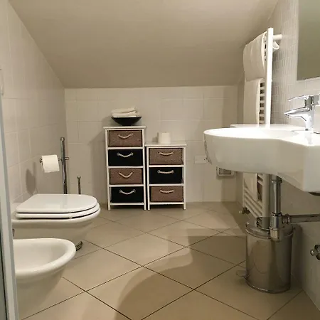 Guest house Vialeromadodici & 3*