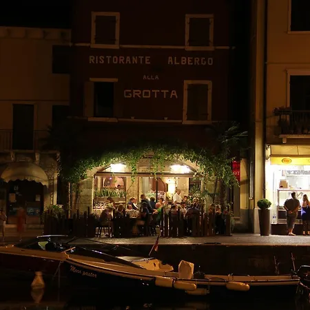 Grotta Hotel 3*
