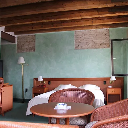 Grotta Hotel
