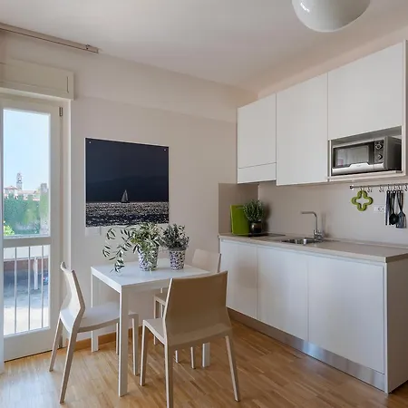 Vialeromadodici Rooms&apartments Affittacamere Lazise